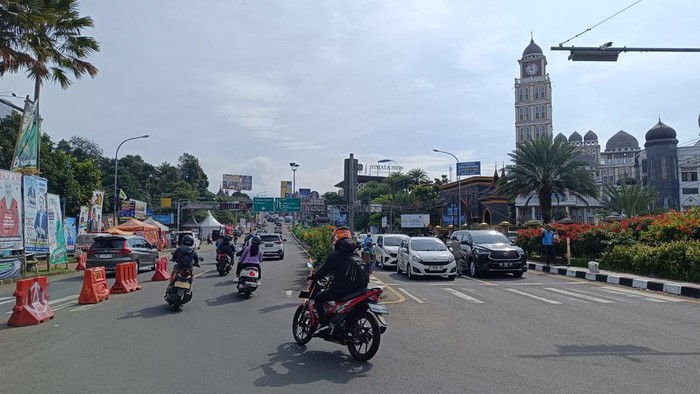 Lalin di Simpang Gadog, Puncak Bogor pada 1 Januari 2024.