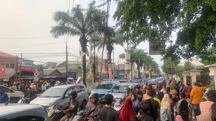 Lalin sekitar Ragunan macet parah akibat wisatawan mulai pulang (Mulia/detikcom)
