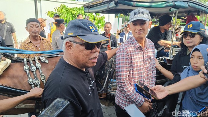 Menteri PUPR, Basuki Hadimuljono saat meninjau revitalisasi Kota Lama Banyumas, Senin (1/1/2024).