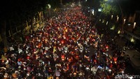 Potret kemacetan yang terjadi usai malam pergantian tahun di Jalan Gubernur Suryo.