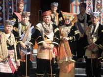2 Pakaian Adat Sumbar, Penghulu dan Bunda Kandung Lengkap dengan Filosofinya