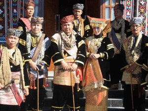 2 Pakaian Adat Sumbar, Penghulu dan Bunda Kandung Lengkap dengan Filosofinya