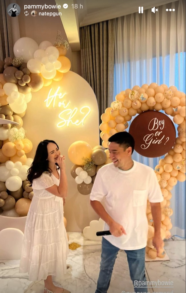 Tepat di hari perayaan Natal, 25 Desember 2023, Pamela mengumumkan kabar bahagia dirinya yang hamil anak pertama. Kini pasangan yang menikah pada 8 September 2023 itu terlihat membuat perayaan gender reveal si jabang bayi. Foto: Instagram/@pammybowie