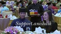 Dalam acara jamuan makan resmi, Pangeran Mateen dan Anisha duduk berdampingan. Mereka terlihat hendak menikmati aneka makanan dan minuman. Foto: Instagram support.anishaik