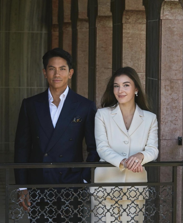 Pangeran Mateen Kulineran Bareng Calon Istri, Ini Momen Manisnya Pangeran Mateen Kulineran Bareng Calon Istri, Ini Momen Manisnya