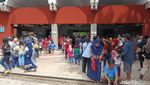 Potret 1 Januari 2024: Pantai Kenjeran Diserbu Wisatawan