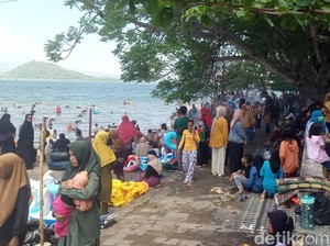Libur Tahun Baru, Pantai Lawata Jadi Primadona di Bima