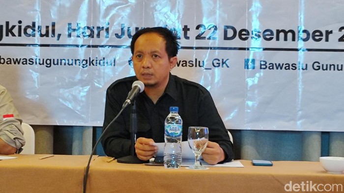 Ketua Bawaslu Gunungkidul, Andang Nugroho saat media gathering di Hotel Santika Gunungkidul, Jumat (22/12/2023).
