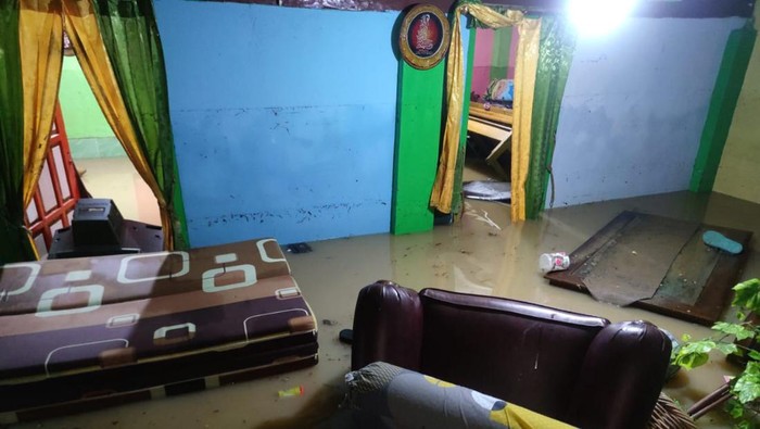 Penampakan rumah warga di Lahat yang terendam banjir