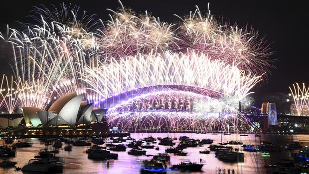 Perayaan malam pergantian tahun dari 2023 ke 2024 ditandai dengan pesta kembang api. Yuk, intip kemeriahannya di sejumlah negara.