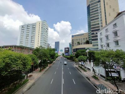 Potret Lengang Jalanan Surabaya saat Libur Tahun Baru 2024
