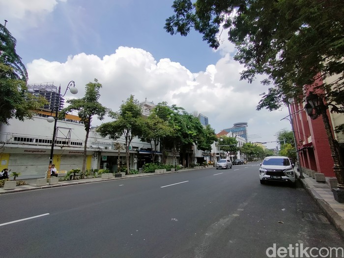 Potret lengang jalanan Surabaya di libur tahun baru 2024 Potret lengang jalanan Surabaya di libur tahun baru 2024