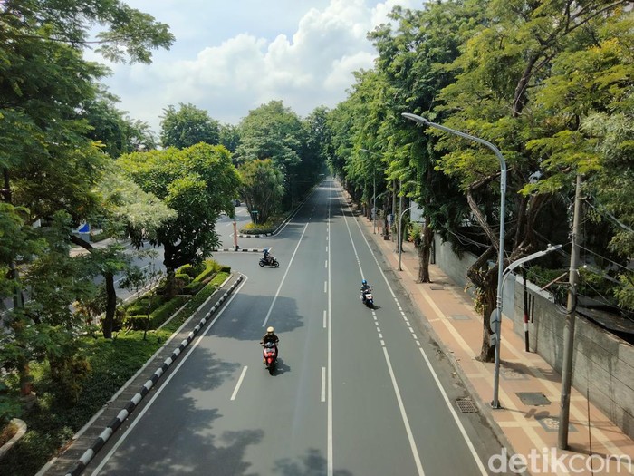 Potret lengang jalanan Surabaya di libur tahun baru 2024 Potret lengang jalanan Surabaya di libur tahun baru 2024
