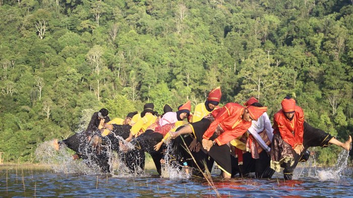 Randai (Foto: Dok. Website Warisan Budaya Takbenda Indonesia)