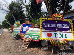 Karangan Bunga Dukungan kepada TNI Muncul di Yonif 408 Boyolali