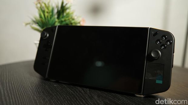 Lenovo punya alat tempur baru bagi gamer yang ingin main game di mana dan kapan saja. Namanya Legion Go, dan berikut ini review singkatnya.