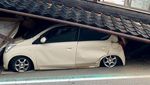 Gempa Bikin Rumah Ambruk dan Jalan Retak di Jepang