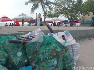 Sampah Pesta Kembang Api di Pantai Kuta hingga Seminyak Tembus 9 Ton!