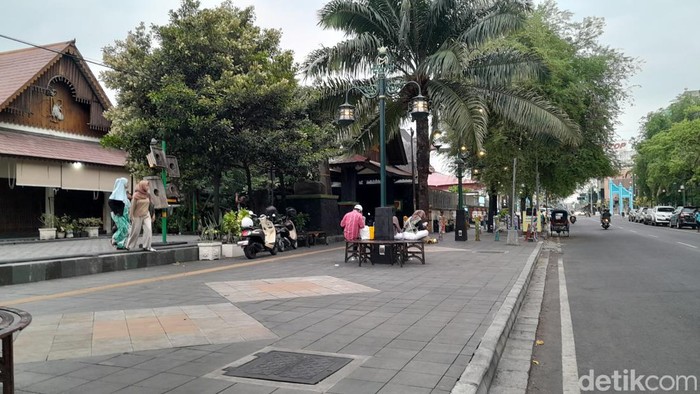 Ngarsopuro, tempat berkumpul warga Solo yang terletak di Keprabon, Kecamatan Banjarsari, Solo, Senin (1/1/2024).