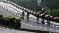Awal tahun 2024 dimanfaatkan sebagian warga dengan berolahraga, baik itu bersepeda atau berlari.  