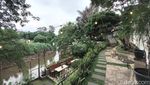 Foto: Kafe Instagramble di Tepi Sungai Ciliwung