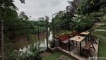 Foto: Kafe Instagramble di Tepi Sungai Ciliwung