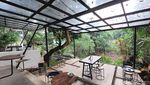 Foto: Kafe Instagramble di Tepi Sungai Ciliwung