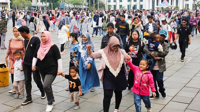 Tahun Baru, Warga Padati Sejumlah Tempat Wisata di Indonesia Tahun Baru 2024 dimanfaatkan warga untuk berwisata. Berikut deretan tempat wisata yang dipadati pengunjung di awal 2024.