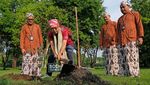 Tari Soreng Sambut Wisatawan Pertama 2024 di Borobudur