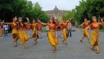Tari Soreng Sambut Wisatawan Pertama 2024 di Borobudur