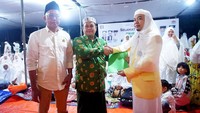 Deklarasi dukungan disampaikan langsung dalam kegiatan Dzikir Akbar Wilayah yang dipimpin langsung Pengasuh Tertinggi Silsilah ke-39 Perkumpulan Pengajian Ilmu Tasawuf Thoriqoh Naqsabandiyah Buya Syekh Muhammad Ali Idris dan disaksikan ribuan jamaah yang hadir di Kabahil Center, Air Sebakul, Kota Bengkulu, Minggu (31/12) malam.