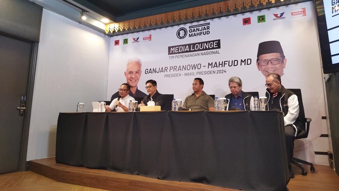 Tim Pemenangan Nasional (TPN) Ganjar Pranowo-Mahfud Md gelar konferensi pers terkait relawan yang dianiaya di Boyolali.
