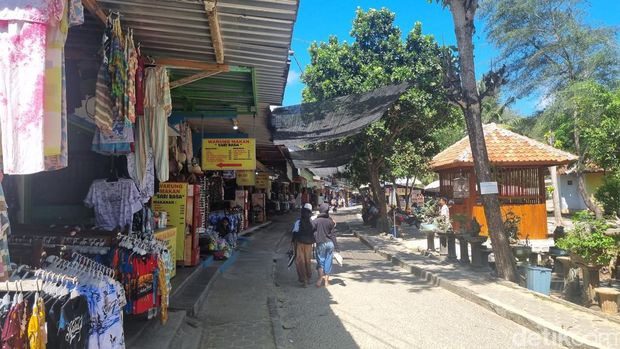 Toko oleh-oleh di sejumlah pantai di Gunungkidul