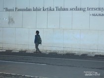 Menelusuri Jalan Asia Afrika Bandung, Sarapannya Lontong Kikil