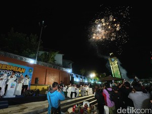 Ada Patung Liberty hingga Big Ben Sambut Tahun Baru 2024 di Kota Madiun