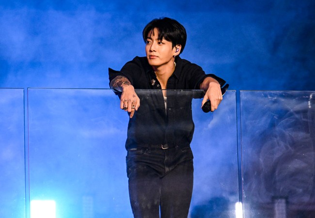 Jung Kook performs during a surprise concert in Times Square on November 9, 2023 in New York City. (Photo by Daniel Zuchnik/Billboard via Getty Images)
