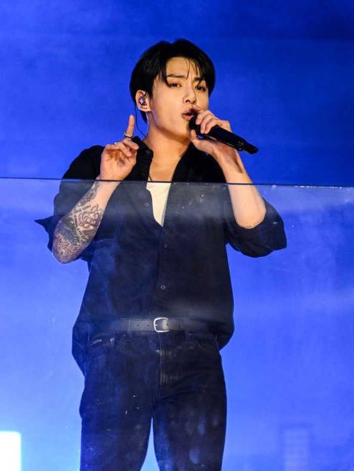 Jung Kook performs during a surprise concert in Times Square on November 9, 2023 in New York City. (Photo by Daniel Zuchnik/Billboard via Getty Images)
