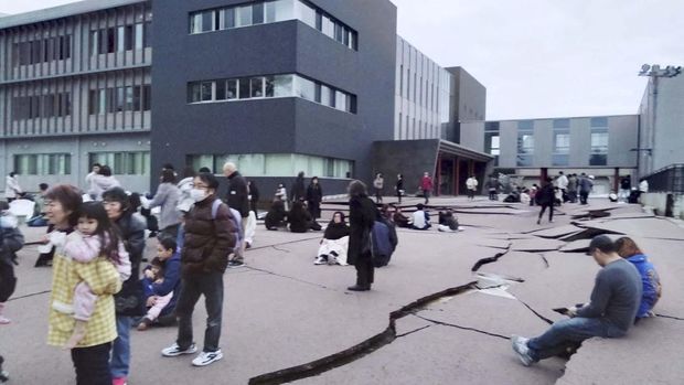 Evacuees rest after an earthquake hit the region at Ishikawa Prefectural Government Office in Kanazawa, Japan January 1, 2024, in this photo released by Kyodo. Mandatory credit Kyodo via REUTERS ATTENTION EDITORS - THIS IMAGE WAS PROVIDED BY A THIRD PARTY. MANDATORY CREDIT. JAPAN OUT. NO COMMERCIAL OR EDITORIAL SALES IN JAPAN
