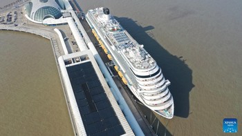 Kapal pesiar megah ini adalah buatan China State Shipbuilding Corporations Shanghai Waigaoqiao Shipbuilding Co. Media China memuji Adora Magic City sebagai sebuah terobosan, menunjukkna kemampuan negara itu menangani proyek kompleks, mirip dengan kapal induk, tulis Interesting Engineering. Foto: Xinhua