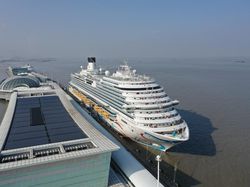 Penampakan Kapal Pesiar Raksasa Pertama Made In China