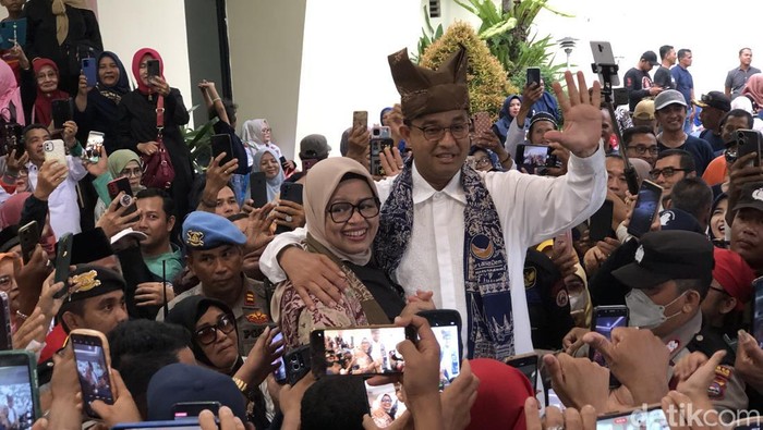 Anies Baswedan dan sang istri datang ke Sumbar beberapa waktu yang lalu (M Afdal Afrianto/detik Sumut)