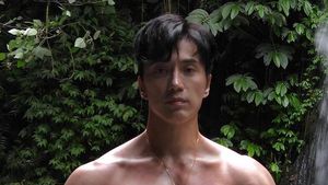 Potret Chuando Tan, Model Singapura yang Dikira Masih ABG Padahal Sudah Kepala 5