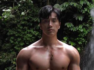 Potret Chuando Tan, Model Singapura yang Dikira Masih ABG Padahal Sudah Kepala 5