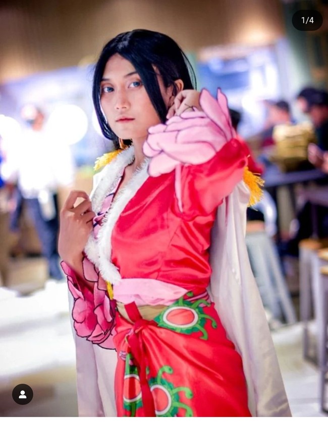 Karakter Boa Hancock memang menjadi favorit bagi pecinta One Piece, karena tokohnya yang cantik dan seksi. Cosplayer @talithaoza pun memerankan Hancock. Foto: Dok. Instagram