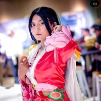 Karakter Boa Hancock memang menjadi favorit bagi pecinta One Piece, karena tokohnya yang cantik dan seksi. Cosplayer @talithaoza pun memerankan Hancock. Foto: Dok. Instagram