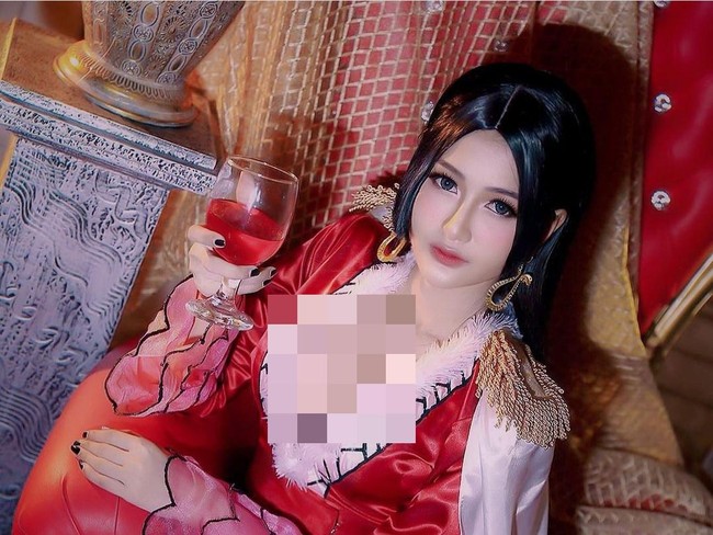 Cosplayer asal Pemalang Jawa Tengah ini tentu tak asing bagi penggemar anime. Kameaam beberapa kali pernah cosplay menjadi Boa Hancock One Piece. Foto: Dok. Instagram