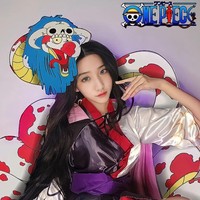 Ini penampilan cosplayer Indonesia lewat akun Instagram @peaxcy_xy saat menjadi Putri Amazon dan kapten dari Kuja Pirates. Foto: Dok. Instagram