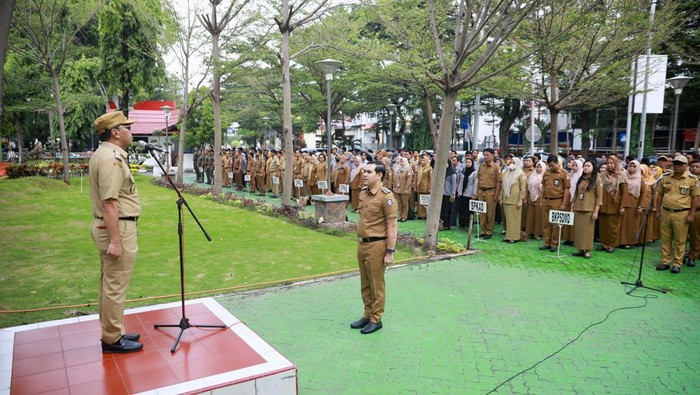 Wali Kota (Walkot) Makassar Moh Ramdhan Danny Pomanto memimpin apel pagi usai libur Tahun Baru 2024.