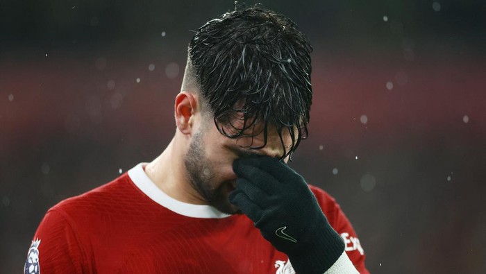 Soccer Football - Premier League - Liverpool v Newcastle United - Anfield, Liverpool, Britain - January 1, 2024 Liverpools Dominik Szoboszlai looks dejected REUTERS/Carl Recine NO USE WITH UNAUTHORIZED AUDIO, VIDEO, DATA, FIXTURE LISTS, CLUB/LEAGUE LOGOS OR LIVE SERVICES. ONLINE IN-MATCH USE LIMITED TO 45 IMAGES, NO VIDEO EMULATION. NO USE IN BETTING, GAMES OR SINGLE CLUB/LEAGUE/PLAYER PUBLICATIONS.