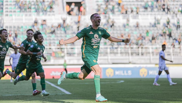 Dusan Stevanovic selebrasi usai cetak gol lawan Arema FC